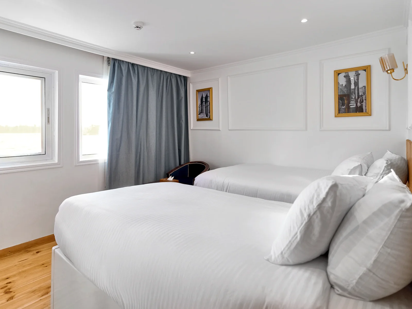 Luxury Cabins detail 1