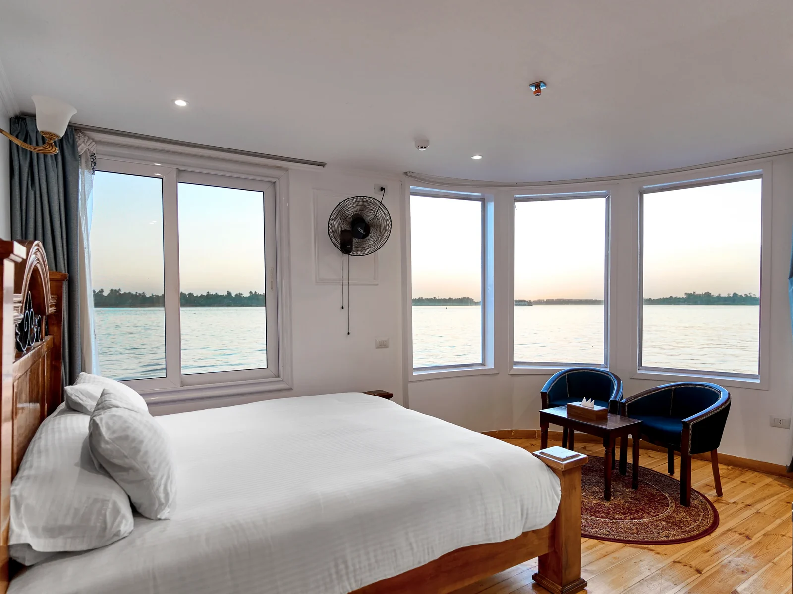 Panoramic suite aboard Fatima Dahabeya